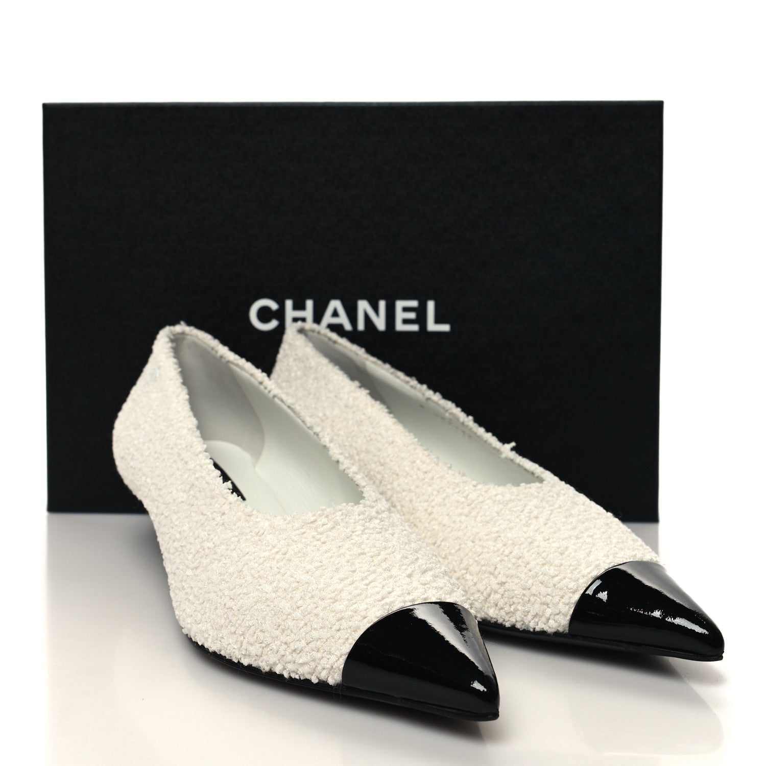 Chanel Tweed Patent Calfskin Pumps 38 White Black 9 of 9