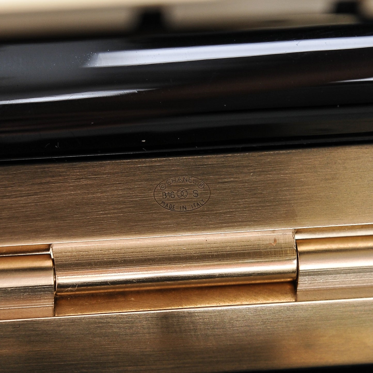 Resin CC Cuff Black Gold