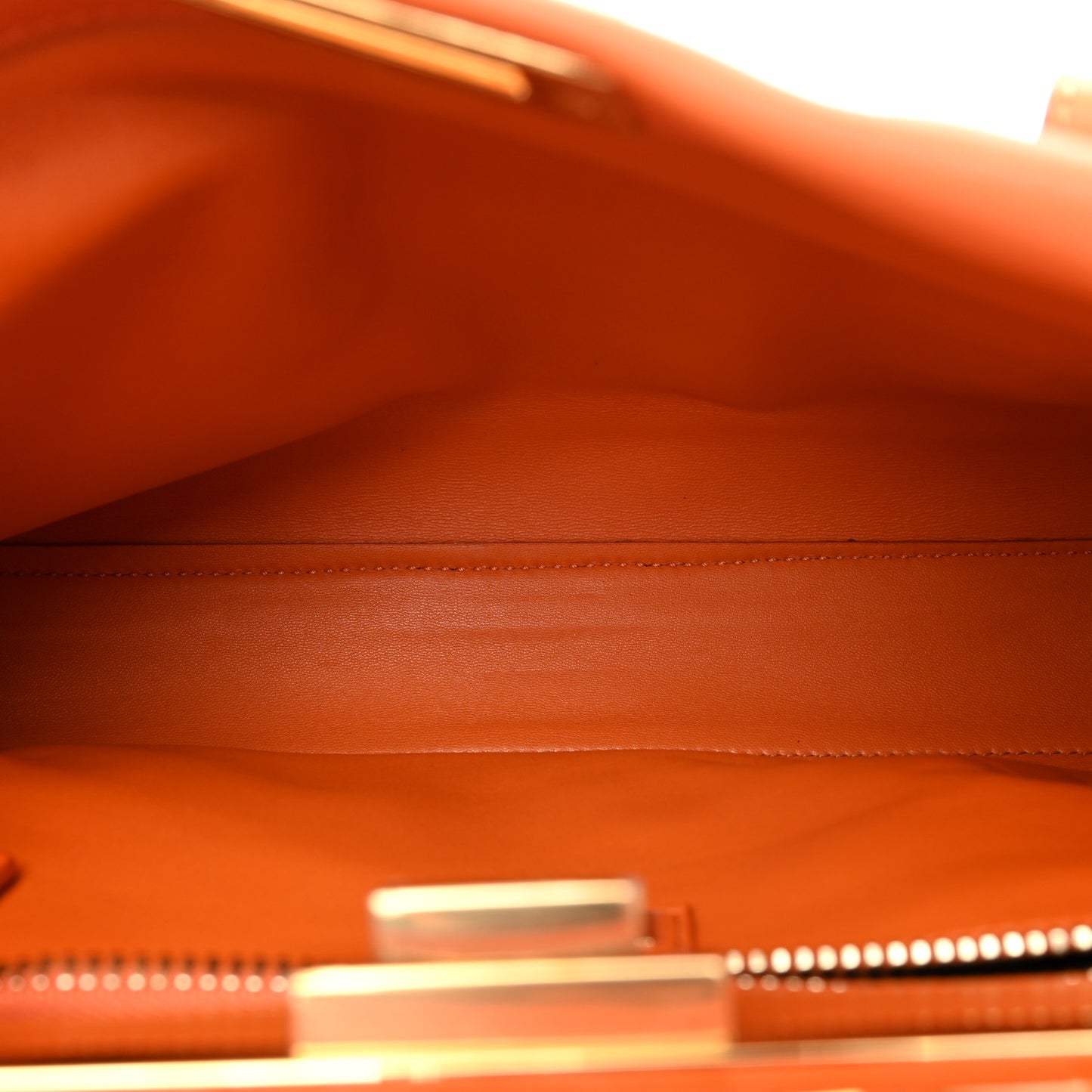 Vitello Seta Shiny Nappa Medium 3 Pocket Peekaboo Iconic Satchel Aranciata