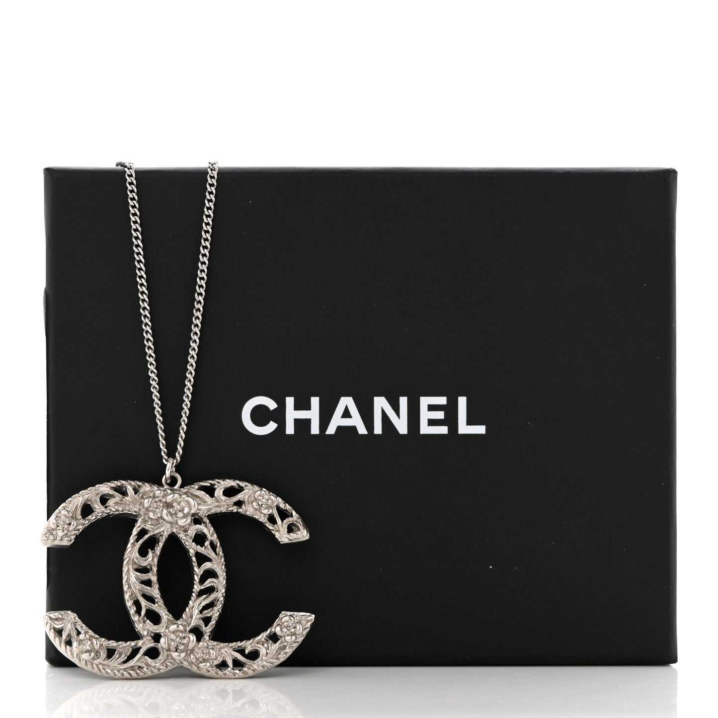 Large Baroque CC Necklace Silver