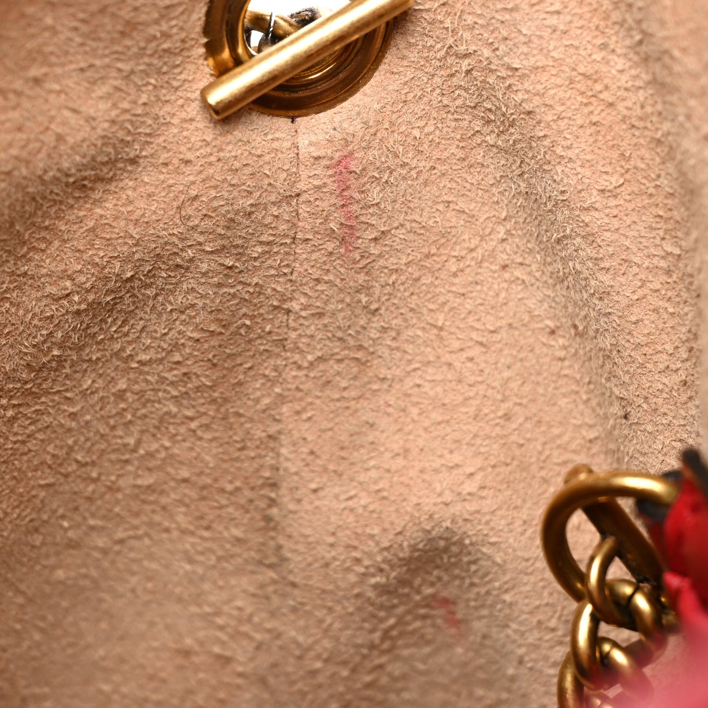 Calfskin Matelasse Mini GG Marmont 2.0 Bucket Bag Hibiscus Red