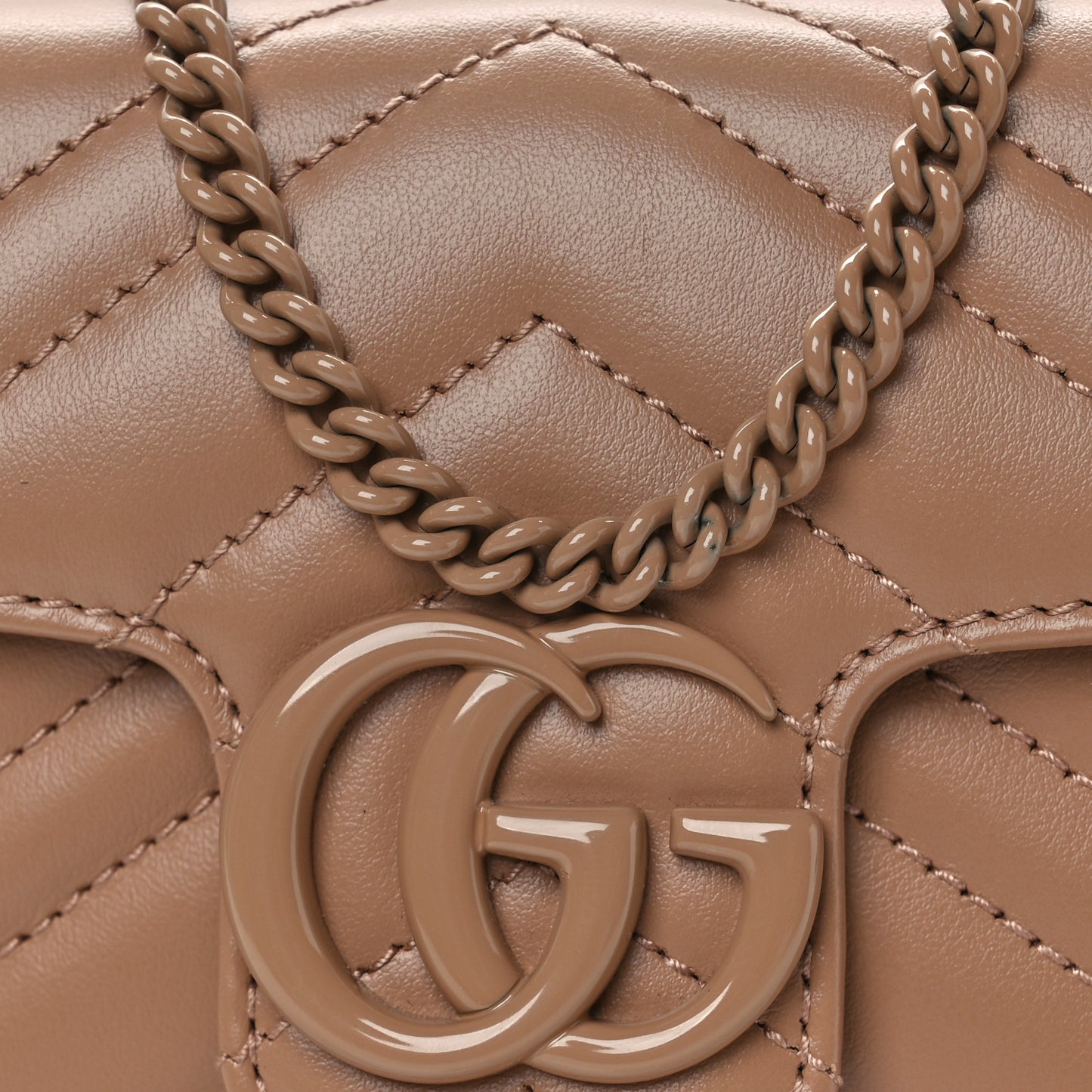 Calfskin Matelasse Monochrome Super Mini GG Marmont Shoulder Bag Camelia