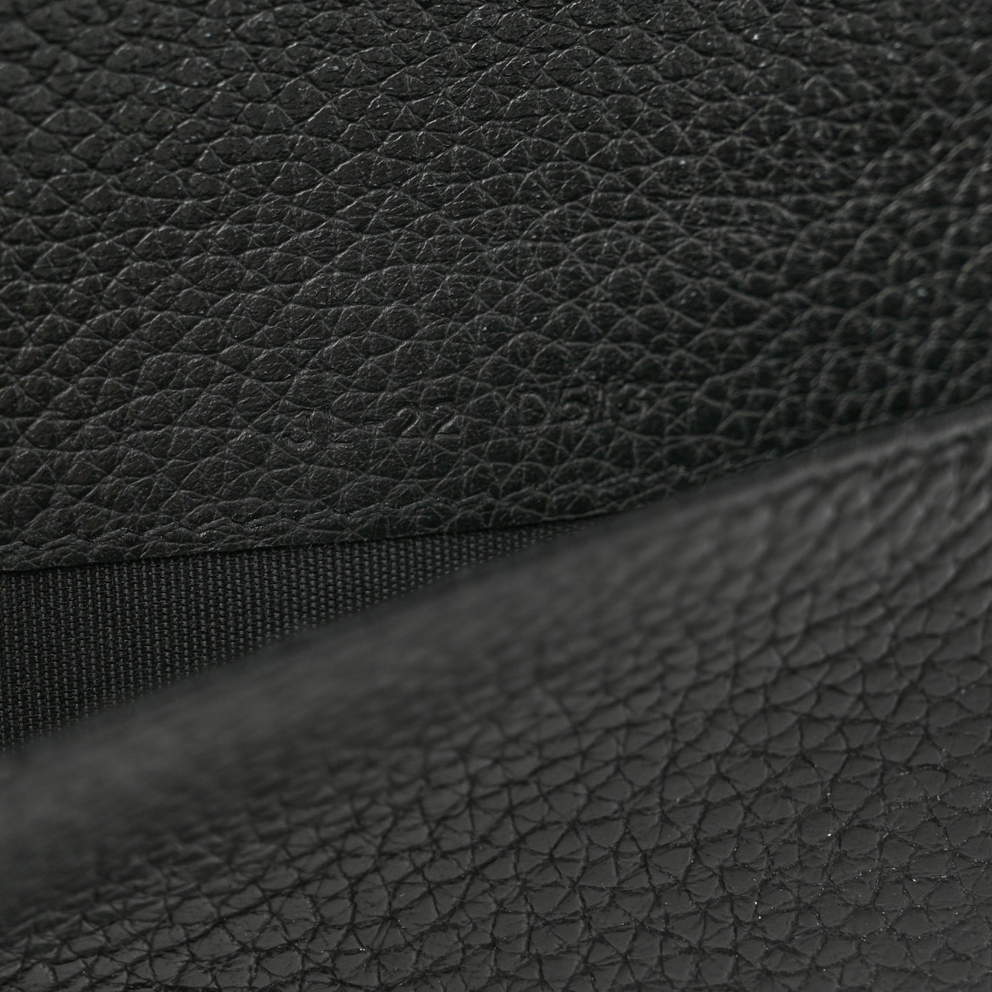 Calfskin City Wallet On Chain Black