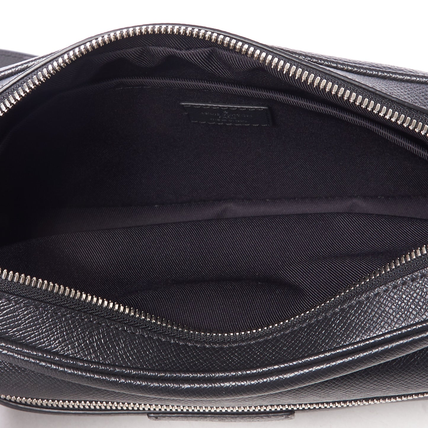 Taiga Monogram Eclipse Outdoor Messenger Black