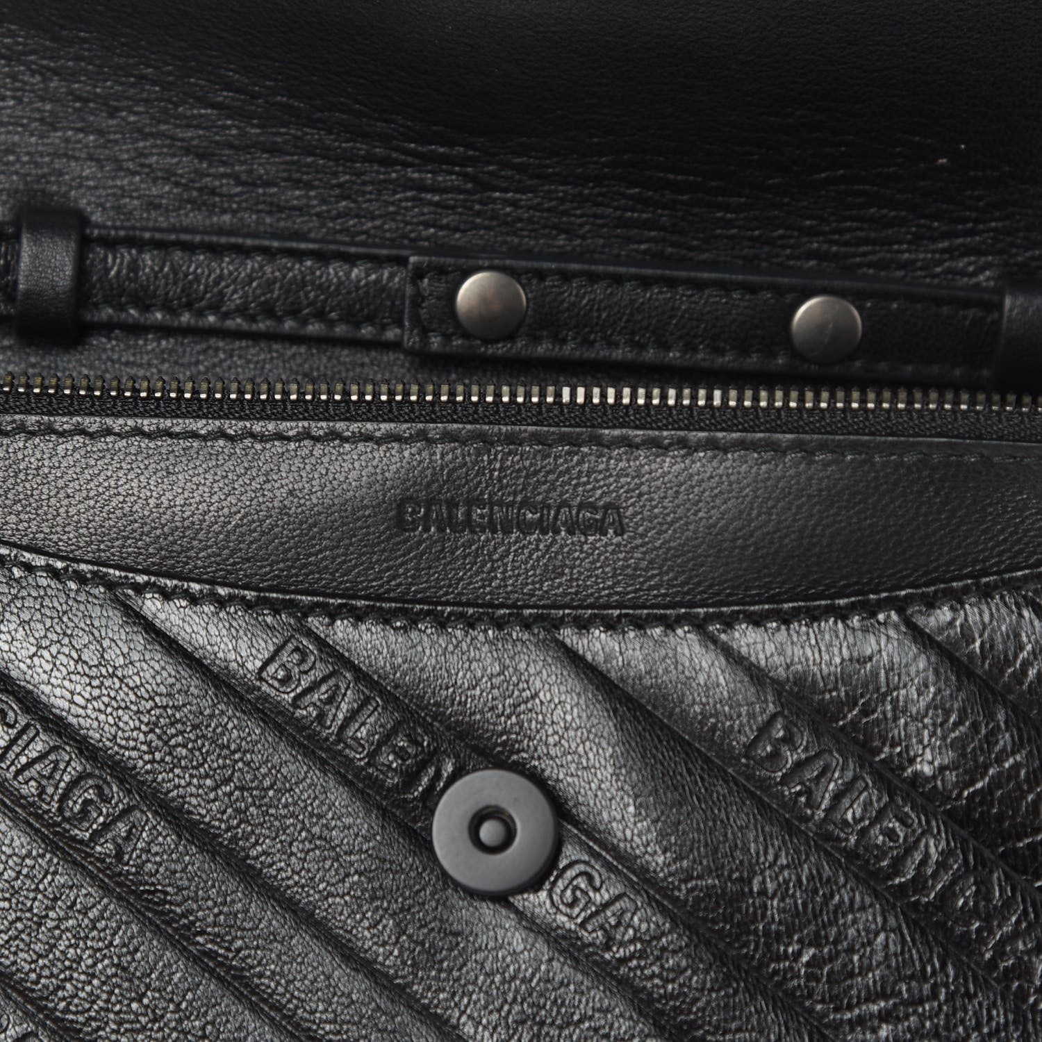Balenciaga Shiny Goatskin Logo Embossed Monochrome BB Wallet On Chain Black 6 of 11