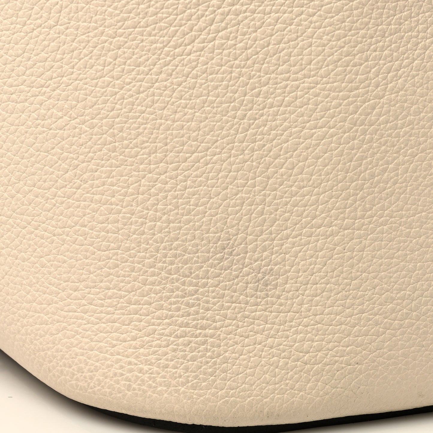 Calfskin Lockme Bucket Soie Quartz Calla