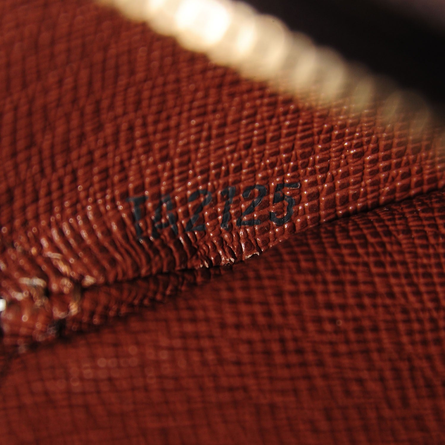 Louis Vuitton Monogram Round Coin Purse 7 of 7