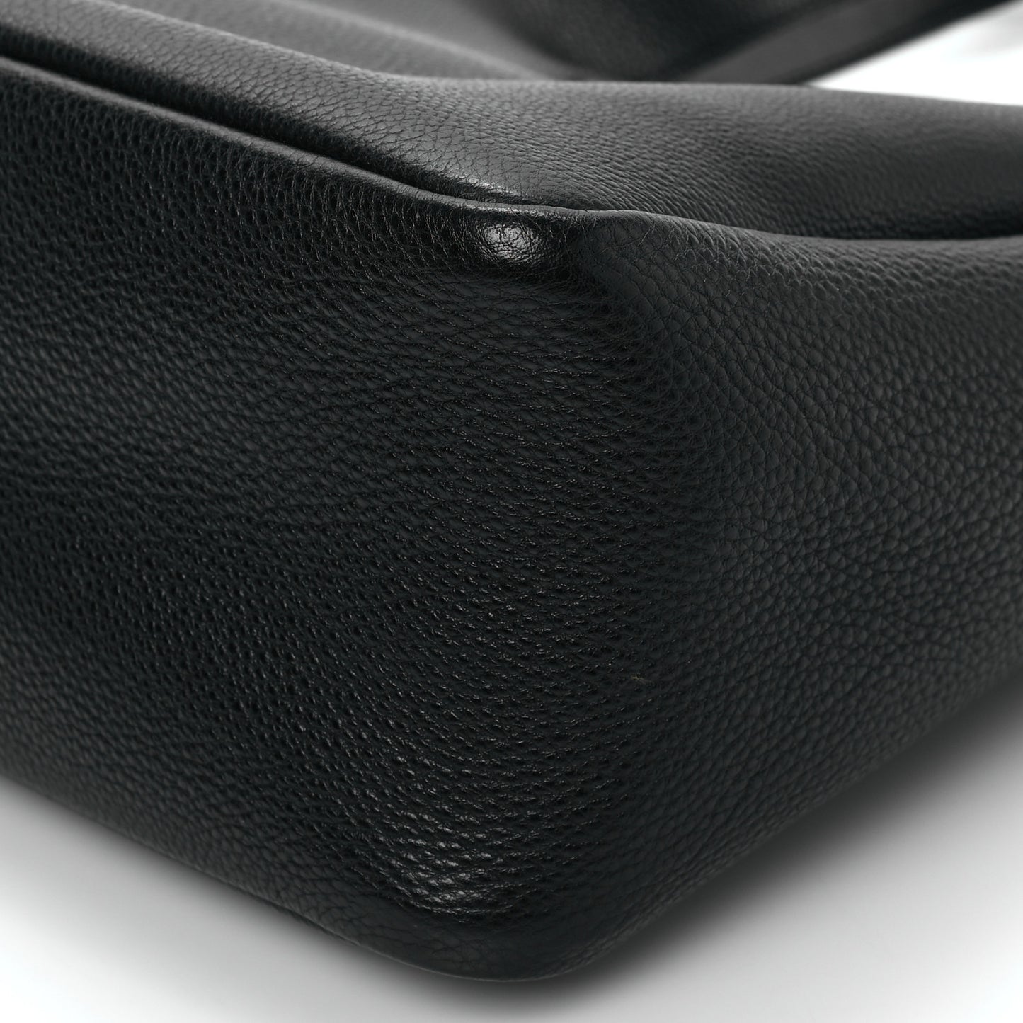 Vitello Daino Soft Medium Dynamique Tote Black