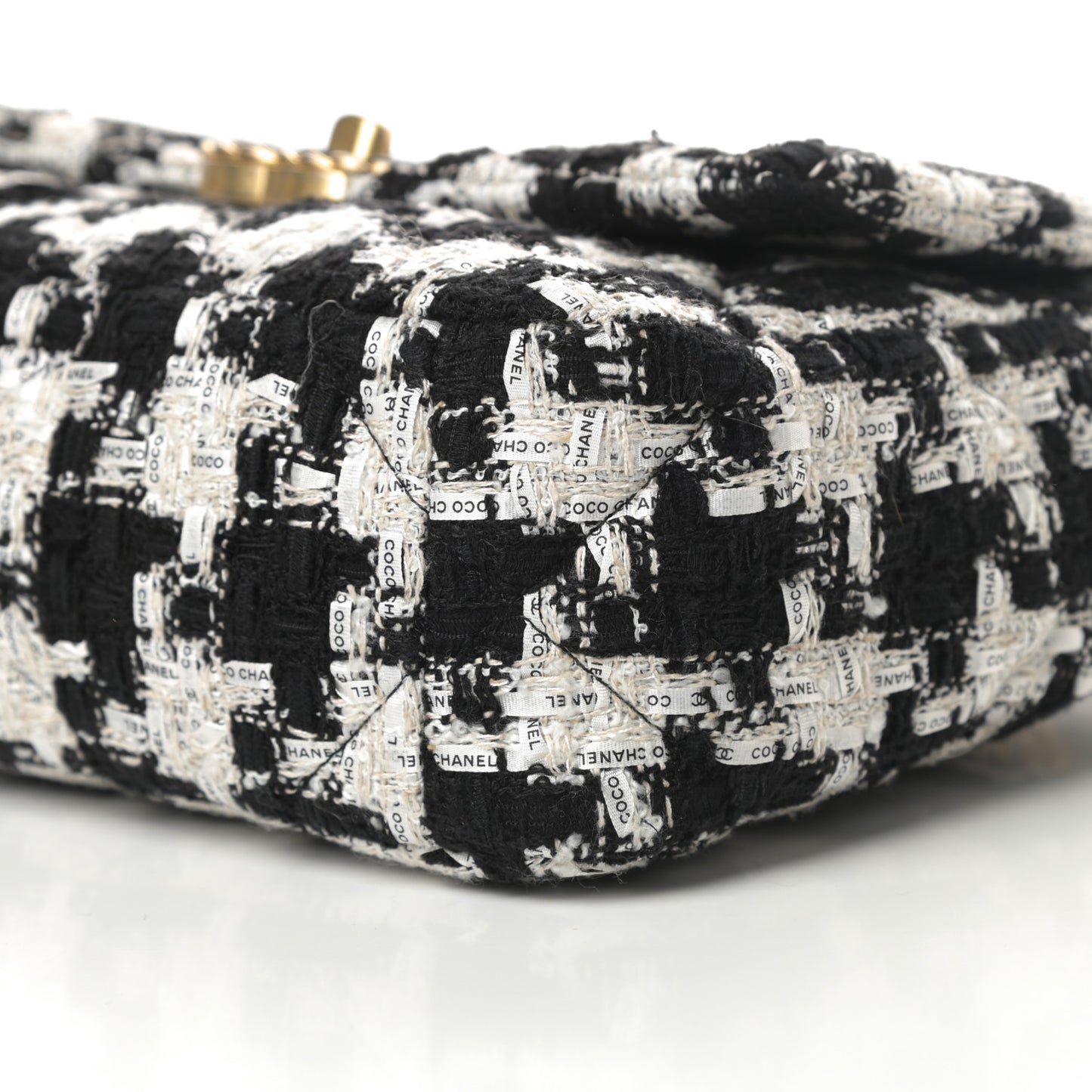 Tweed Quilted Medium Chanel 19 Flap Black Ecru White