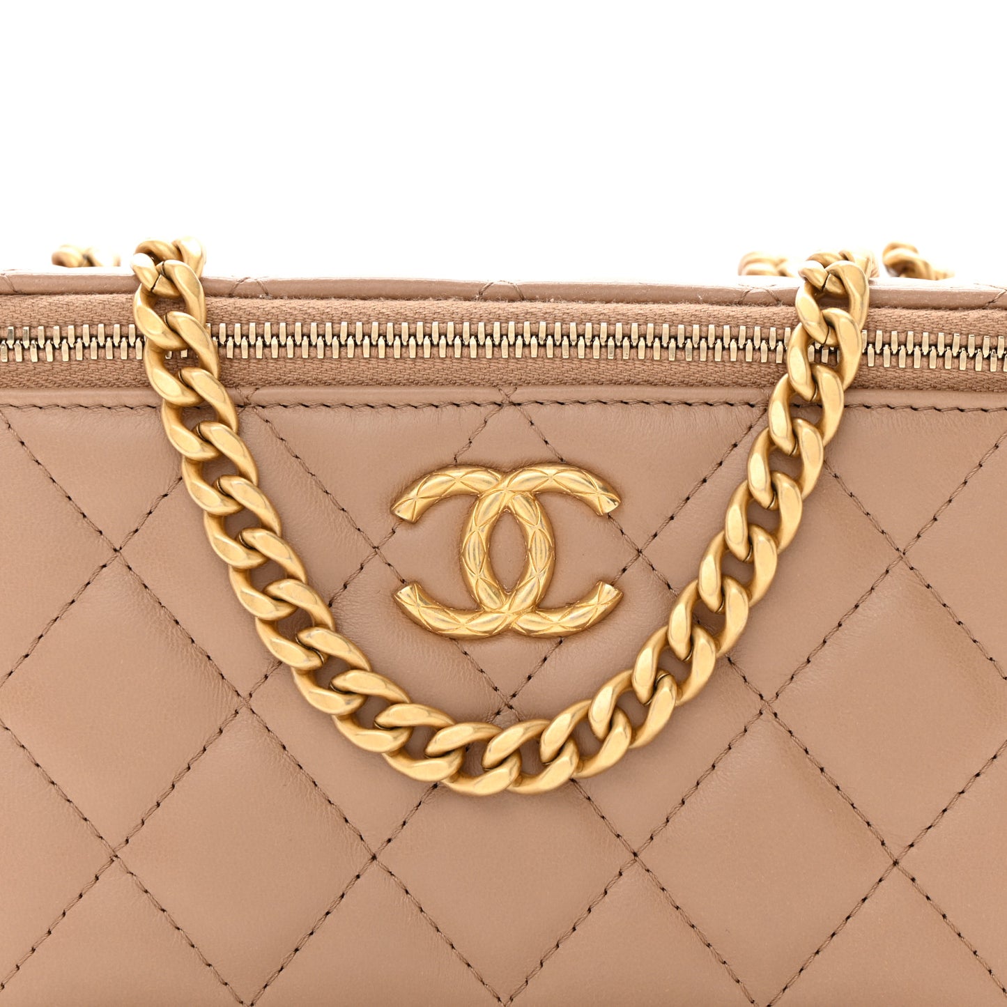 Lambskin Quilted Pearl Crush Small Vanity Case With Chain Beige