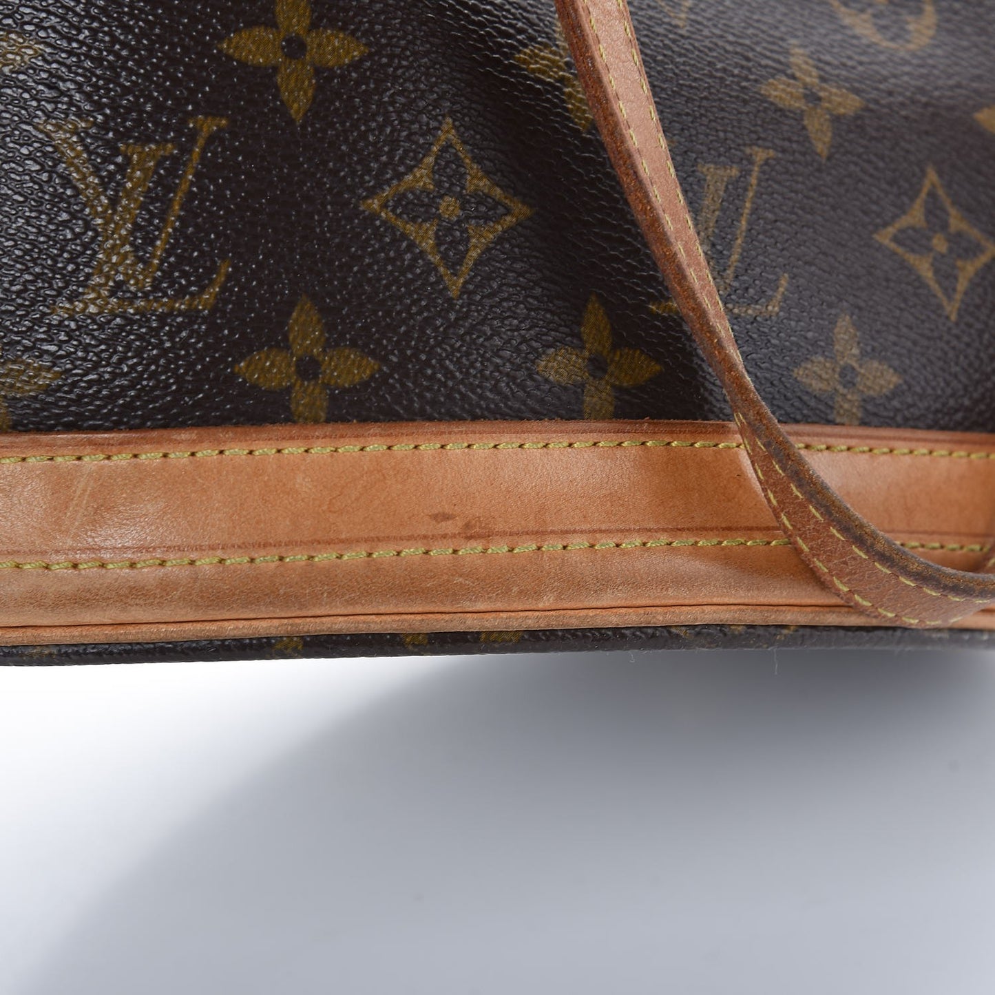 Monogram Petit Bucket 23