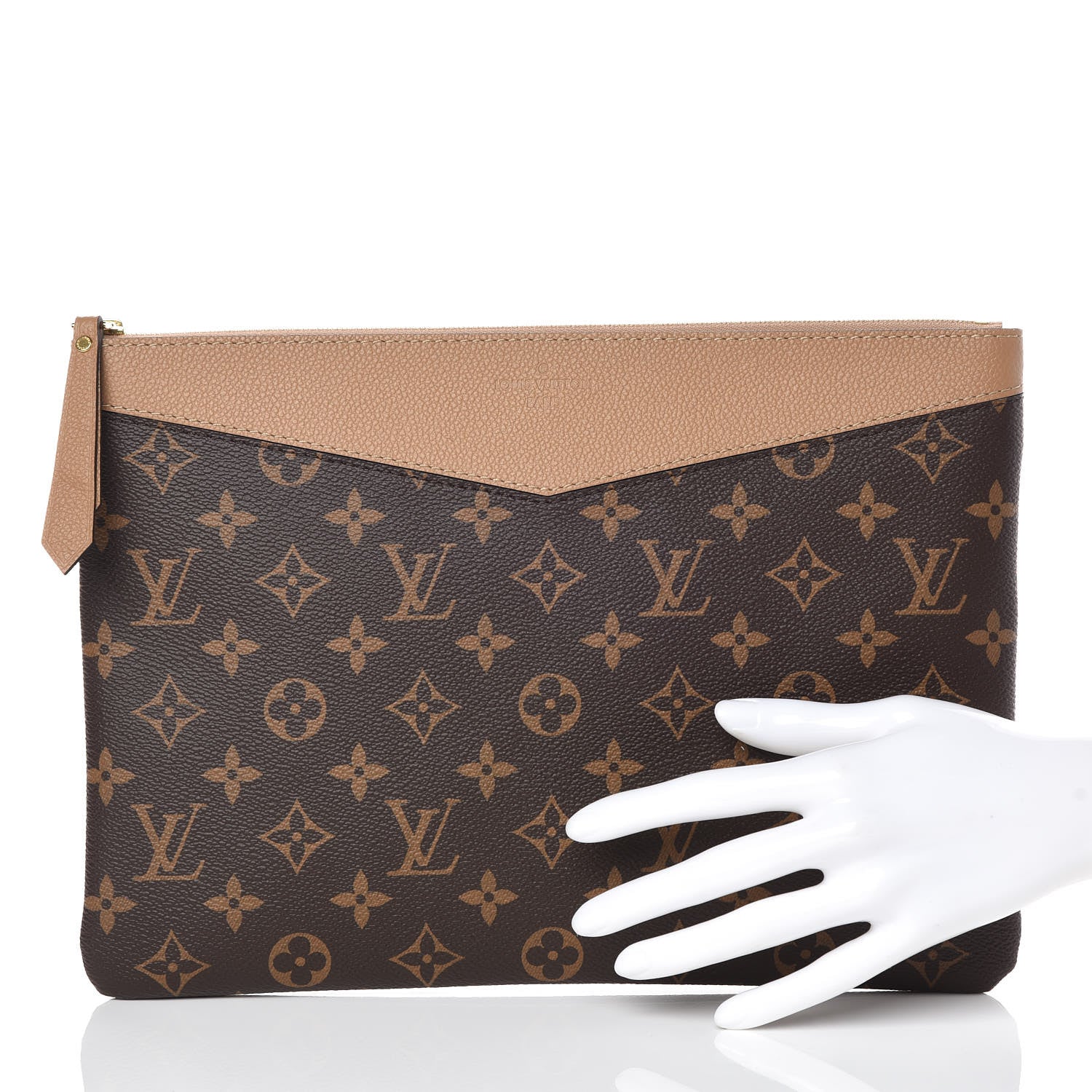 Louis Vuitton Monogram Daily Pouch Sesame 2 of 9