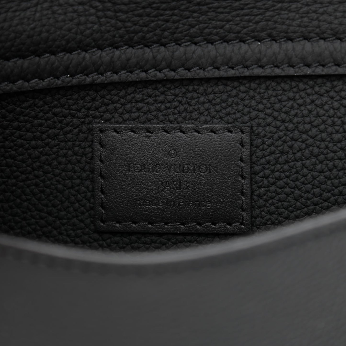 Grained Calfskin Aerogram Takeoff Sling Black