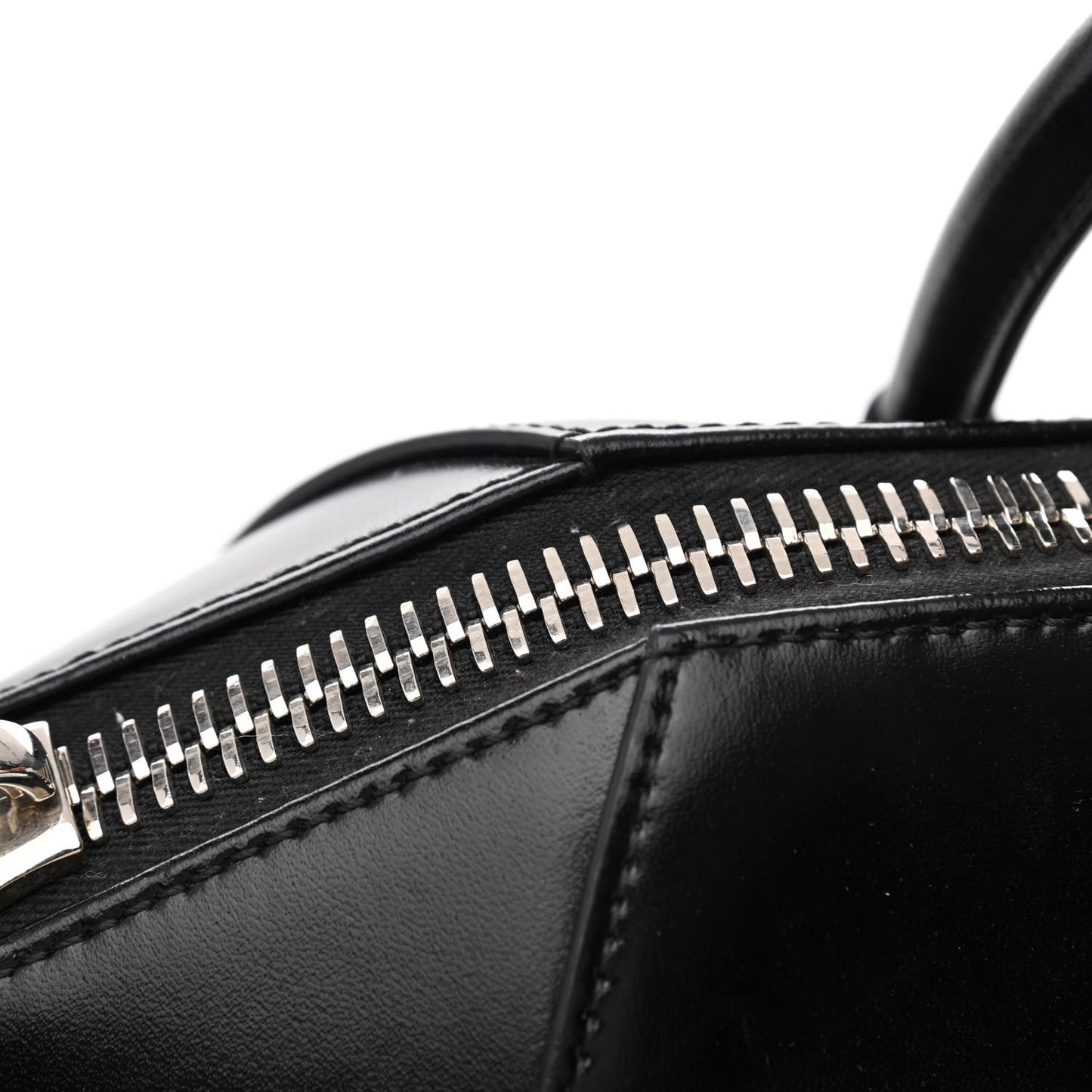 Shiny Lord Calfskin Medium Antigona Black