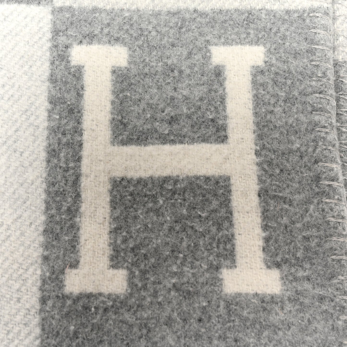 Wool Cashmere New Classic Avalon Blanket Ecru Gris
