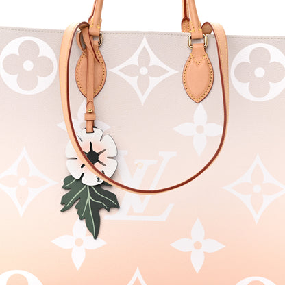 Louis Vuitton Monogram Giant By The Pool OnTheGo GM Brume 7 of 14