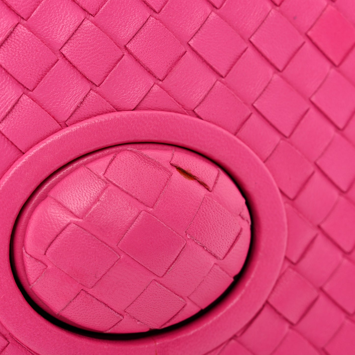 Nappa Intrecciato Turnlock Clutch Deco Rosa Shock