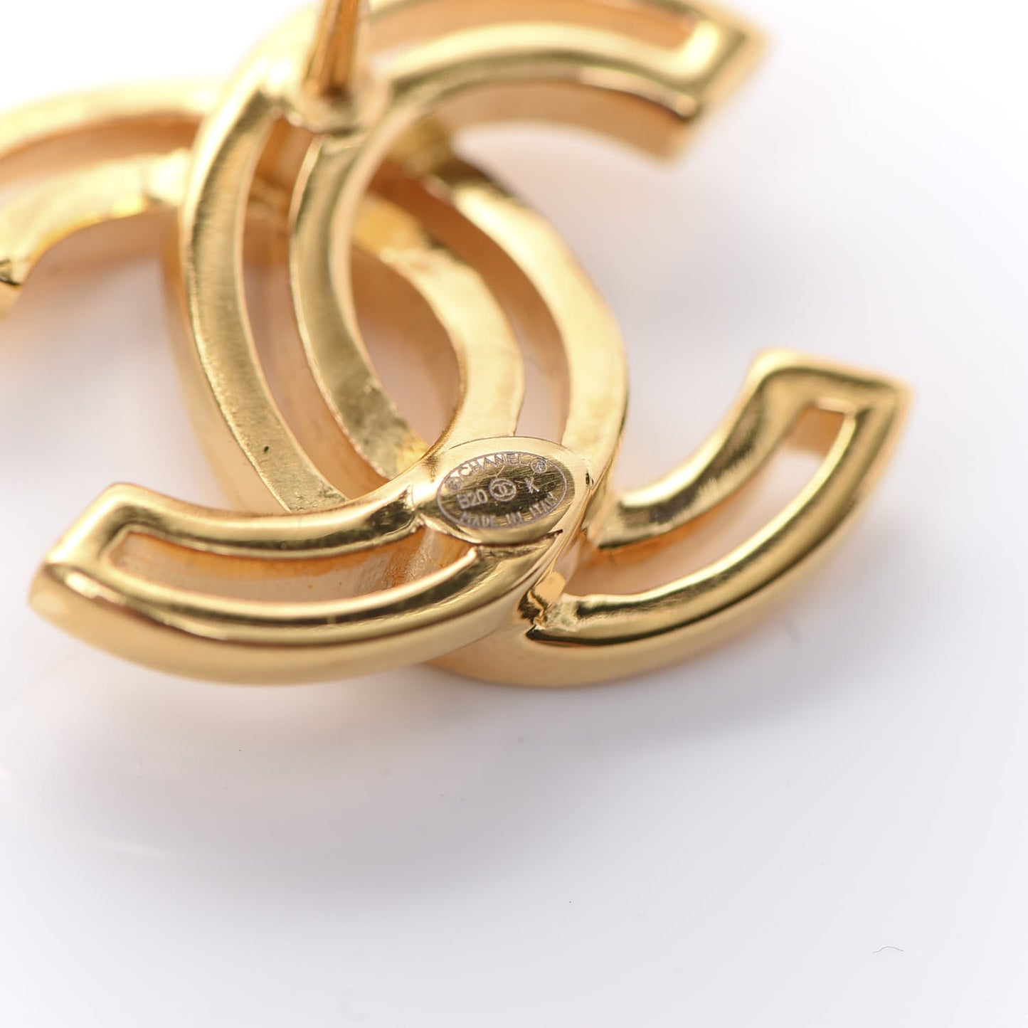 Metal Obazine CC Earrings Gold