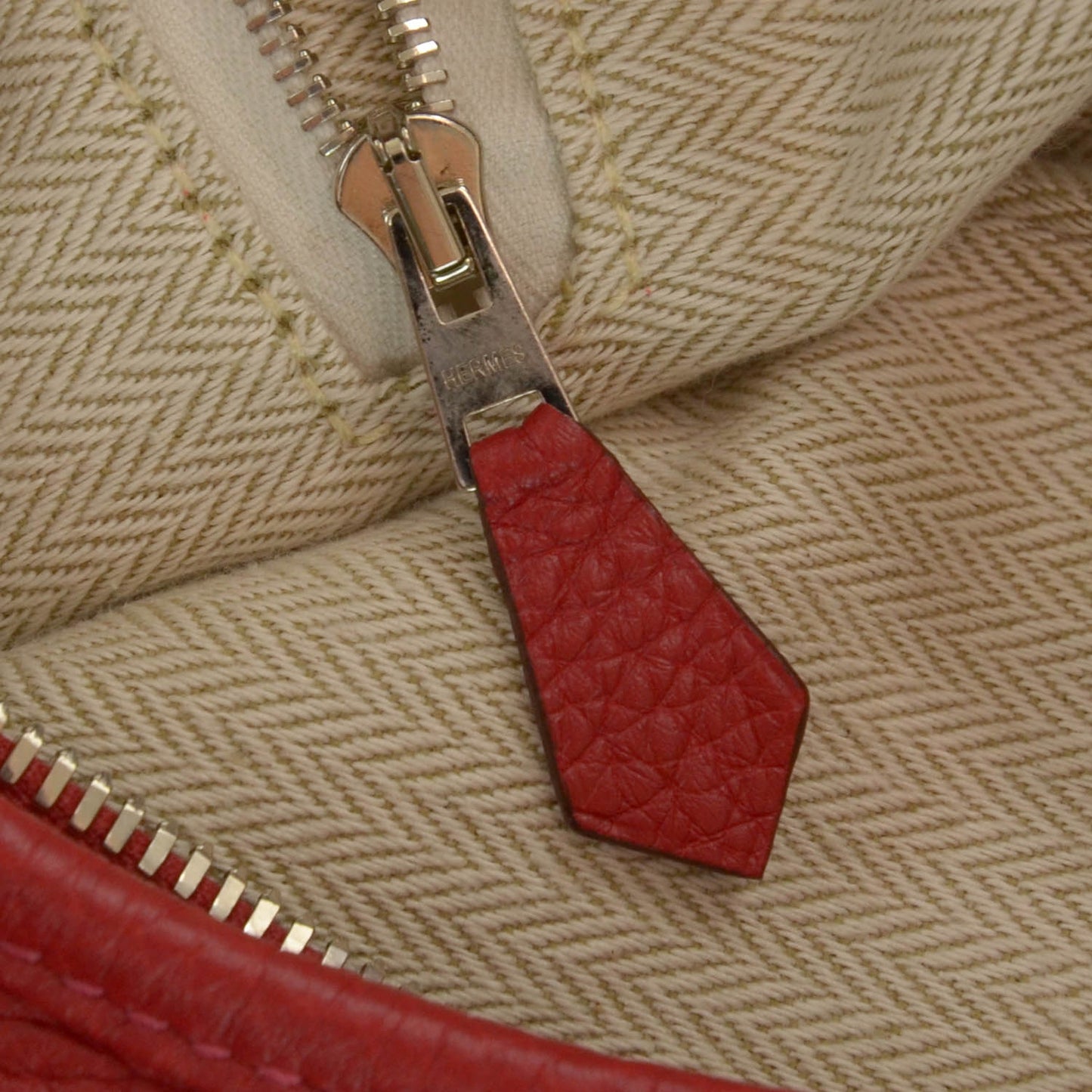 Clemence Massai Cut 40 Rouge Casaque