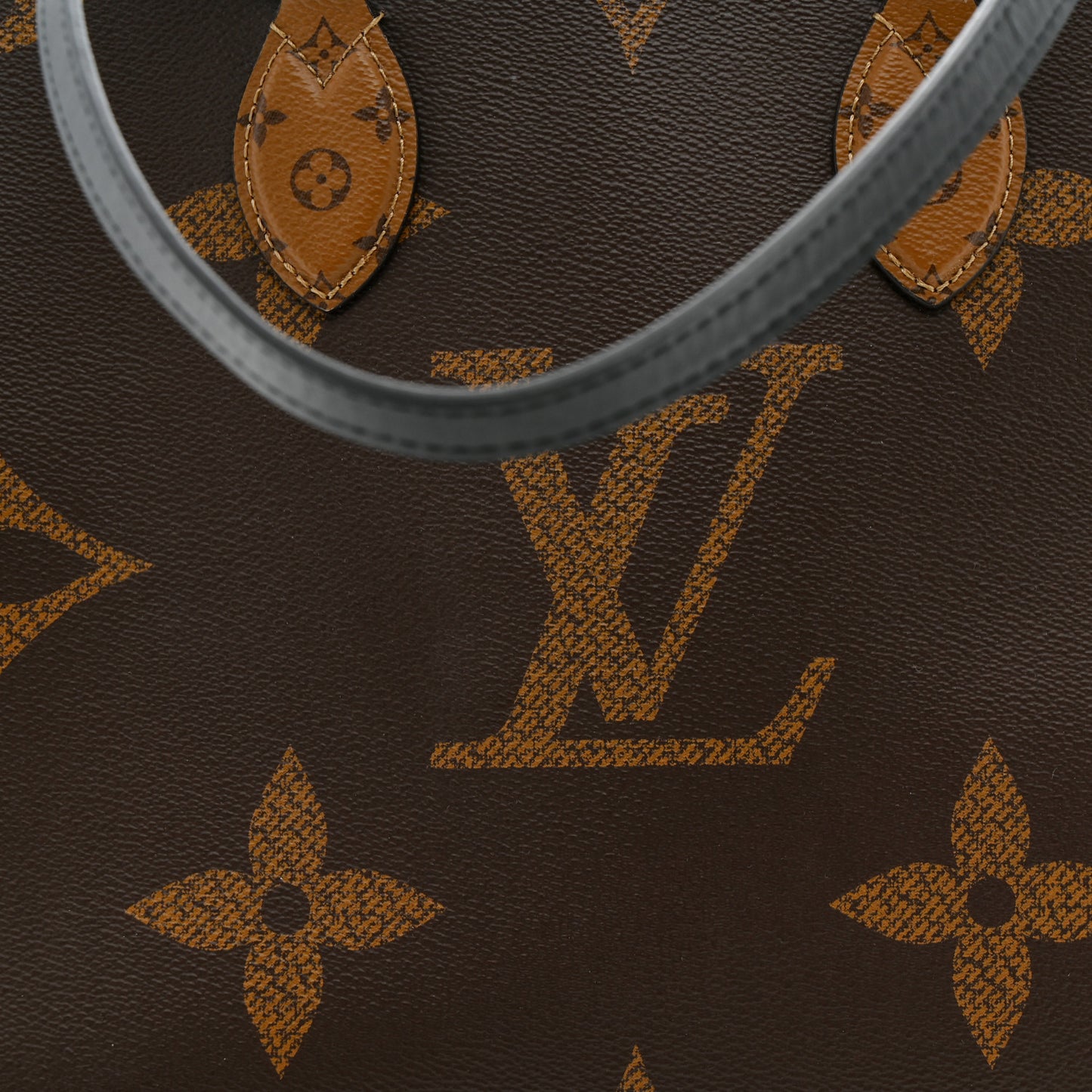 Reverse Monogram Giant Onthego MM
