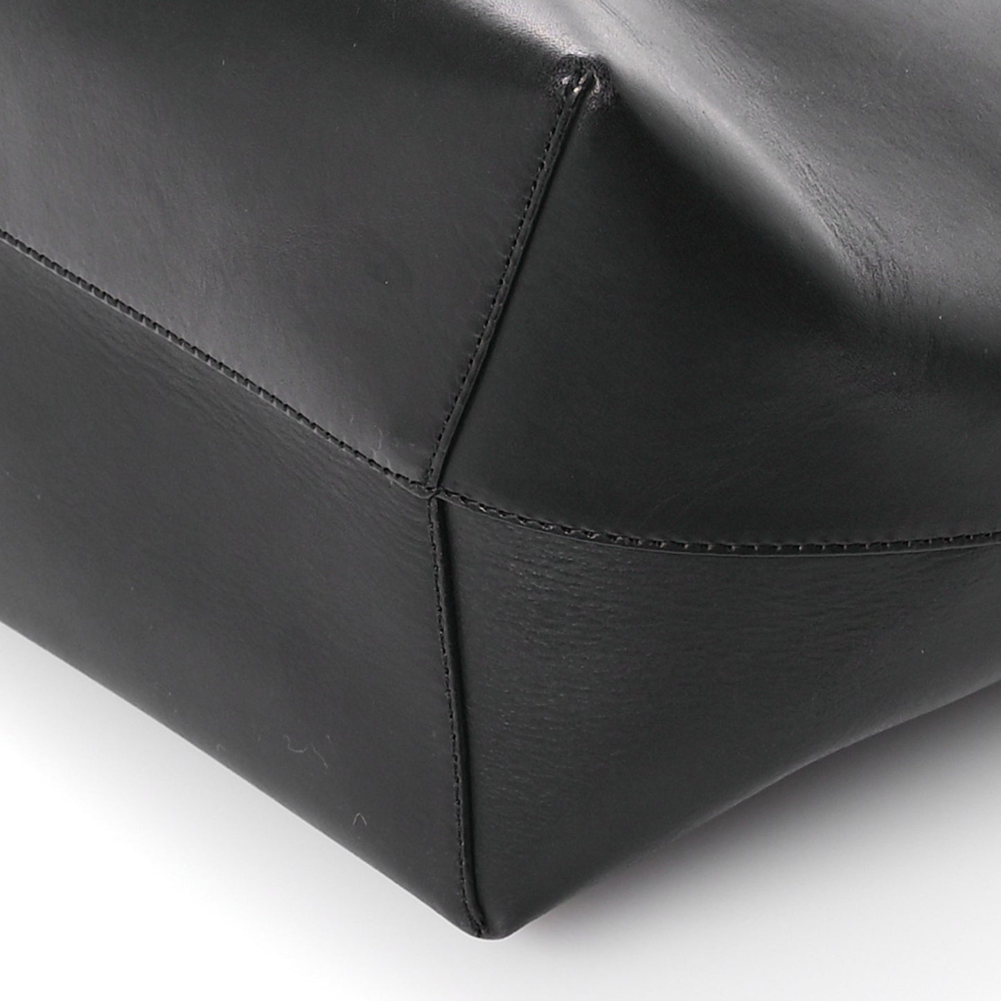 Vegetable Tanned Calfskin Bucket Bag Black Flamma