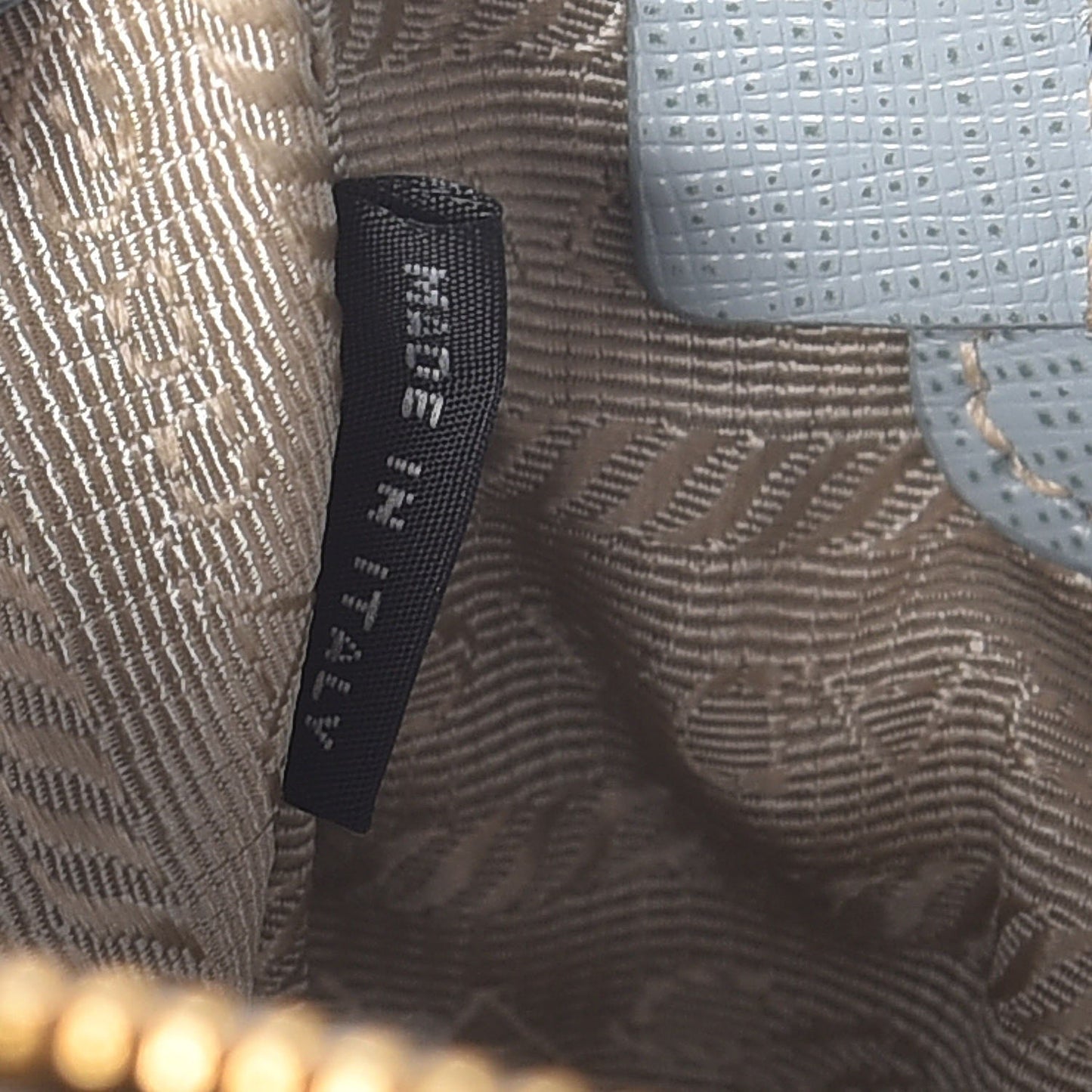 Saffiano Medium Galleria Double Zip Tote Astrale