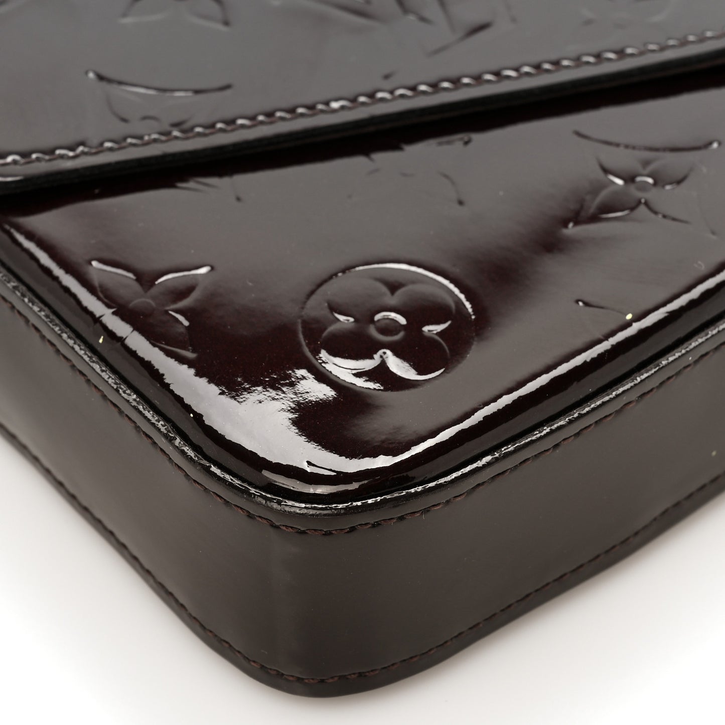 Vernis Pochette Felicie Chain Wallet Amarante