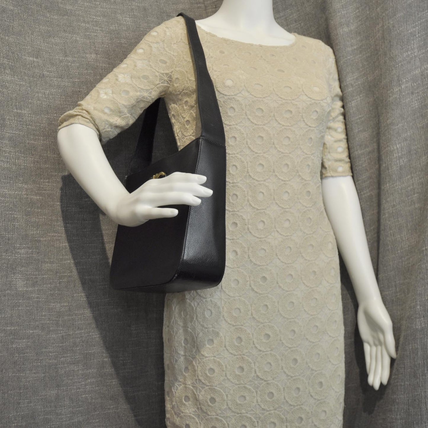 SALVATOREFERRAGAMOLeatherGanciniShoulderBagBlack