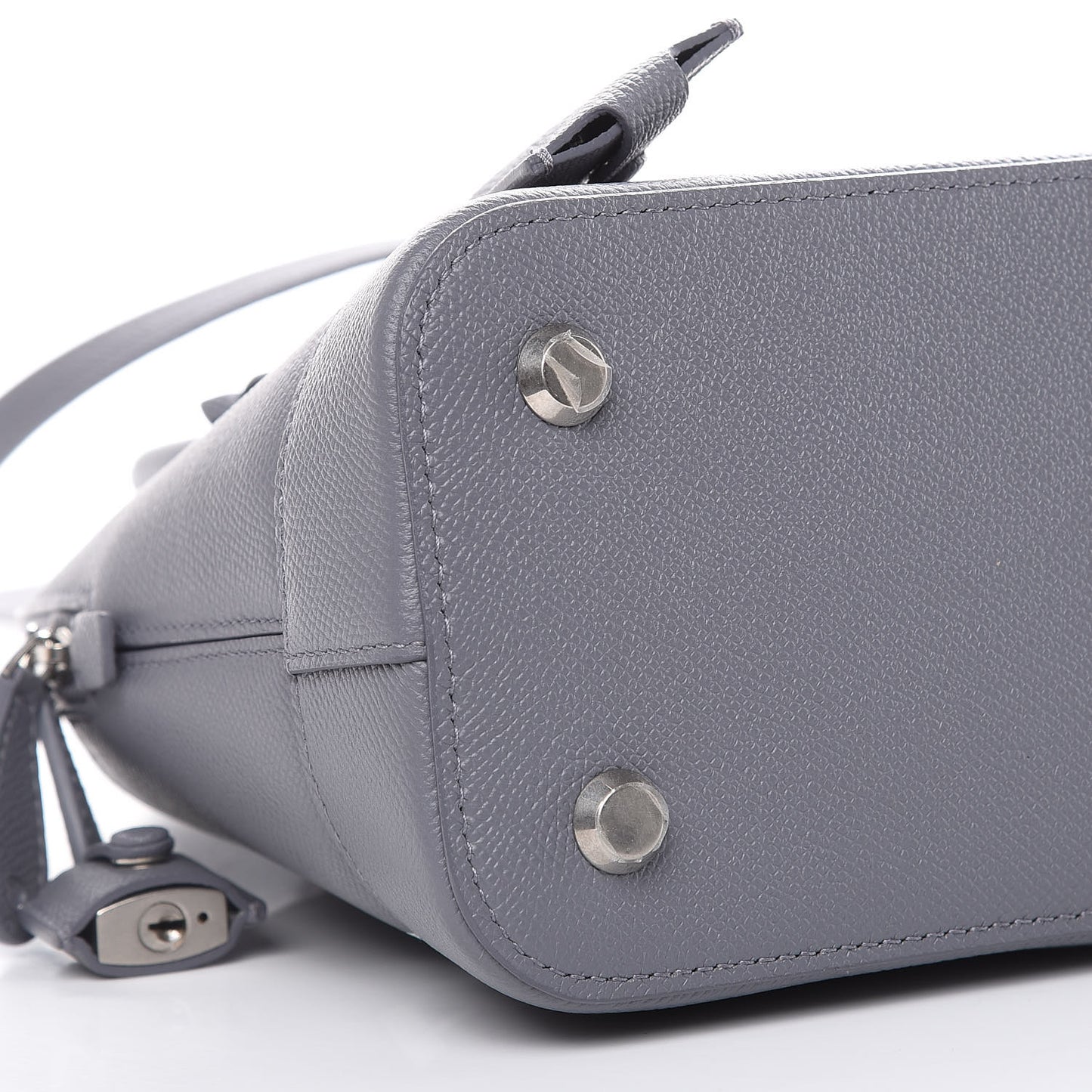 Signature Grained Calfskin Logo S Ville Top Handle Bag Gris Perle Fonce White