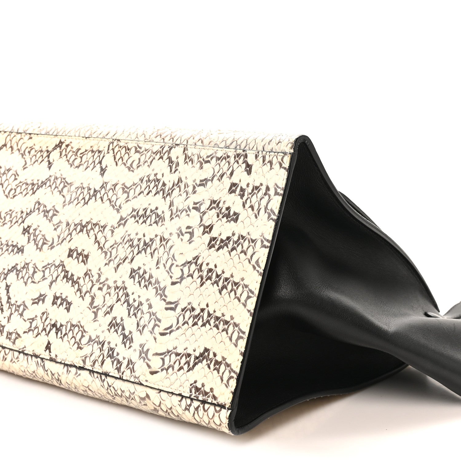 専用！celine Celine Snakeskin Calfskin Medium Trapeze White Black 1885573