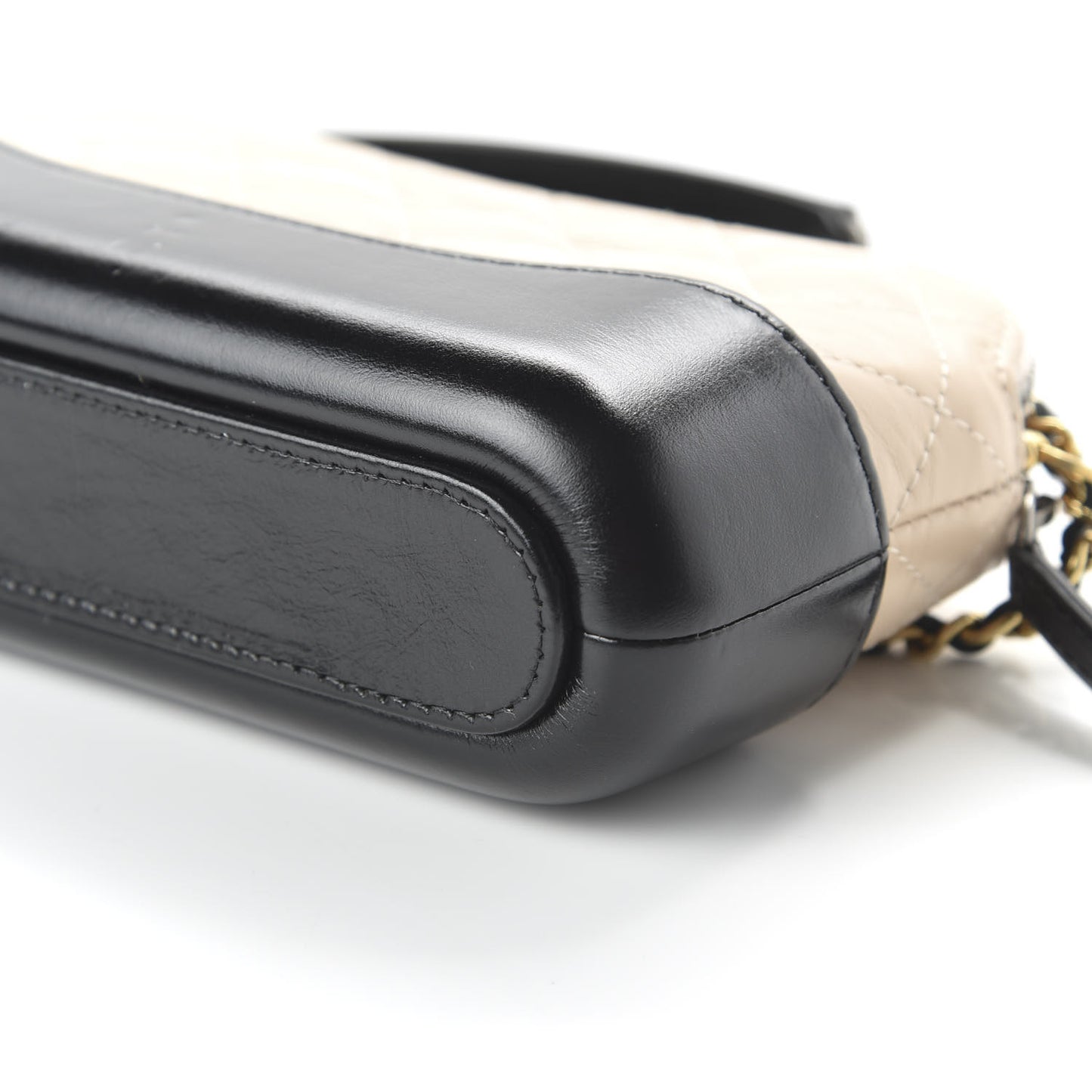 Aged Calfskin Quilted Small Gabrielle Clutch With Chain Beige Black