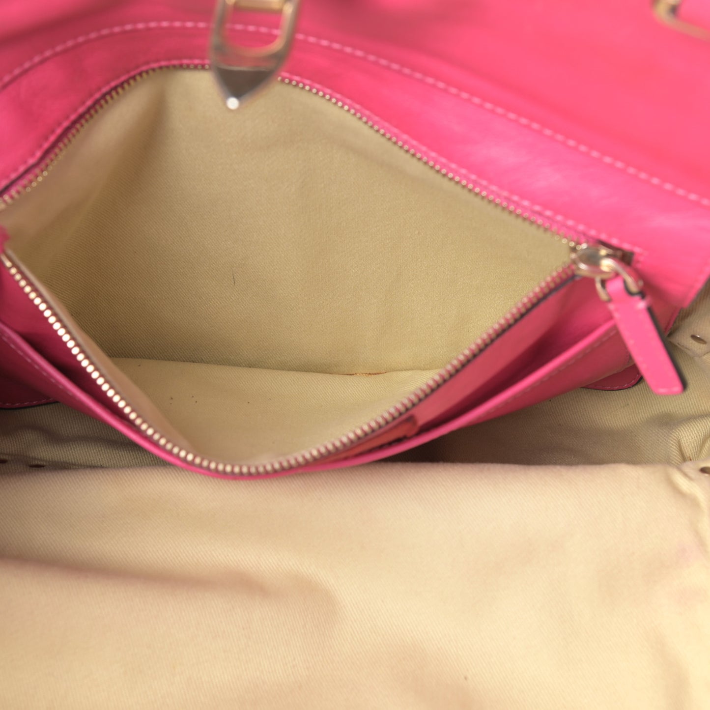 Vitello Monochrome Medium Rockstud Tote Pop Fuxia