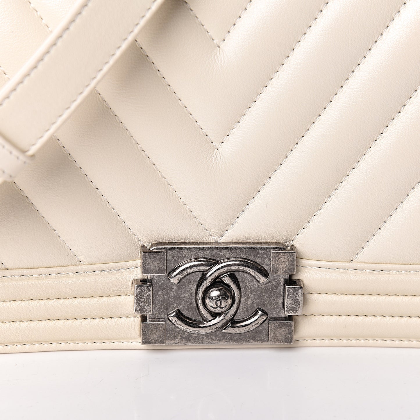 Calfskin Chevron Quilted Medium Boy Flap Ecru