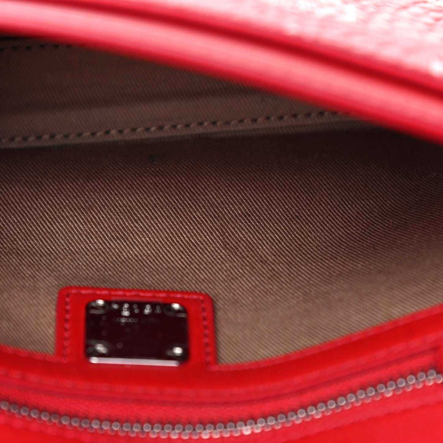 Visetos Patricia Wallet On Chain Red