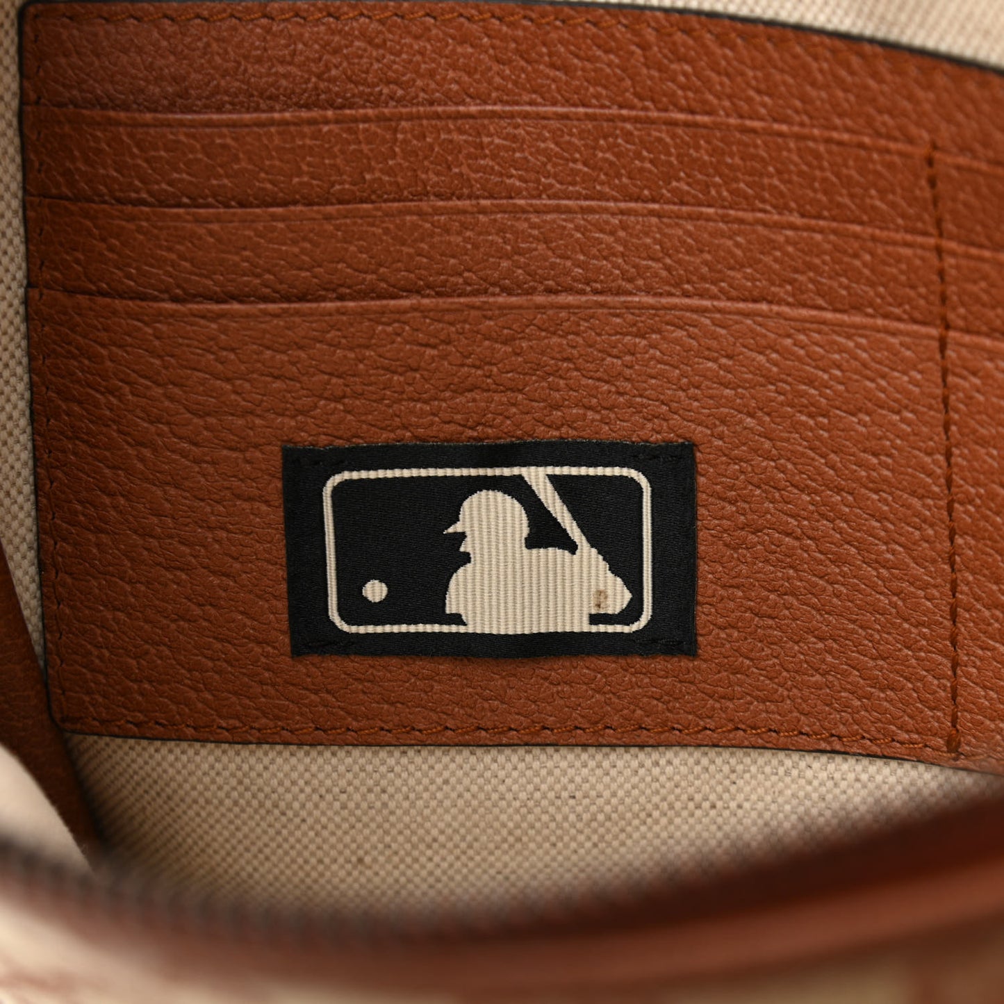 X MLB GG Monogram NY Yankees Zip Wristlet Pouch Beige Ruggine Ivory