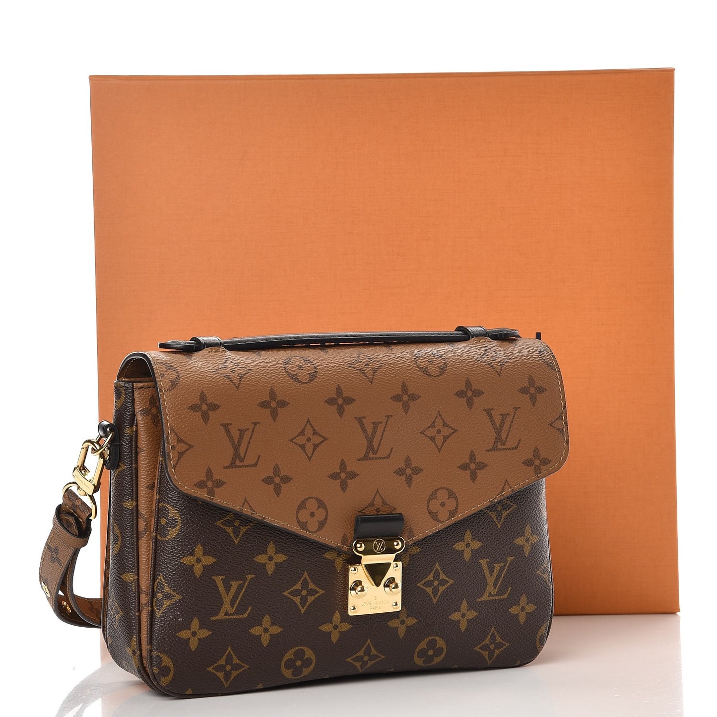 Reverse Monogram Pochette Metis