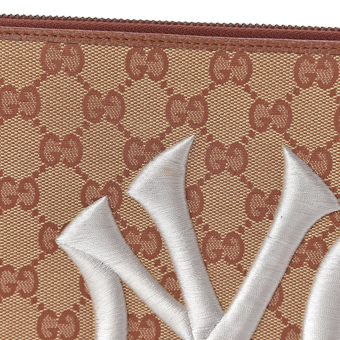 X MLB GG Monogram NY Yankees Zip Wristlet Pouch Beige Ruggine Ivory