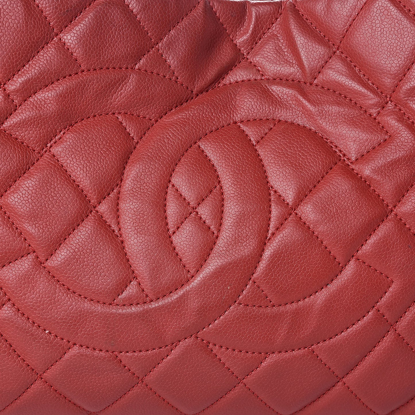 Caviar Quilted Expandable Zip Shoulder Bag Red
