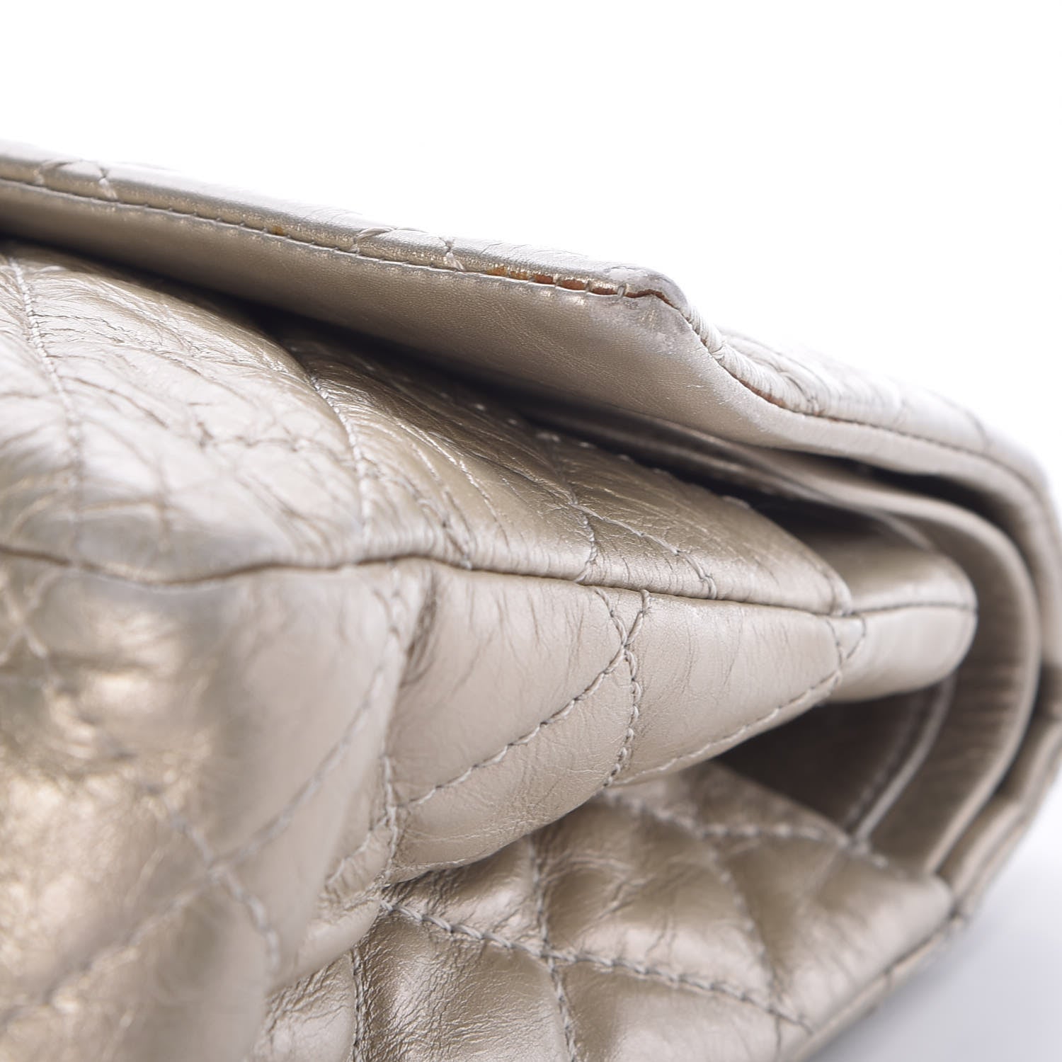 Chanel Metallic Aged Calfskin Quilted 2.55 Reissue 226 Flap Gold 20 of 21