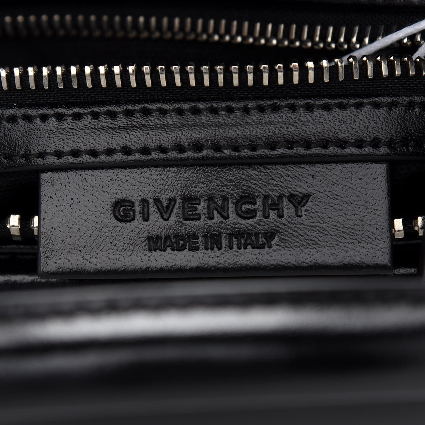 Shiny Lord Calfskin Small Antigona Black