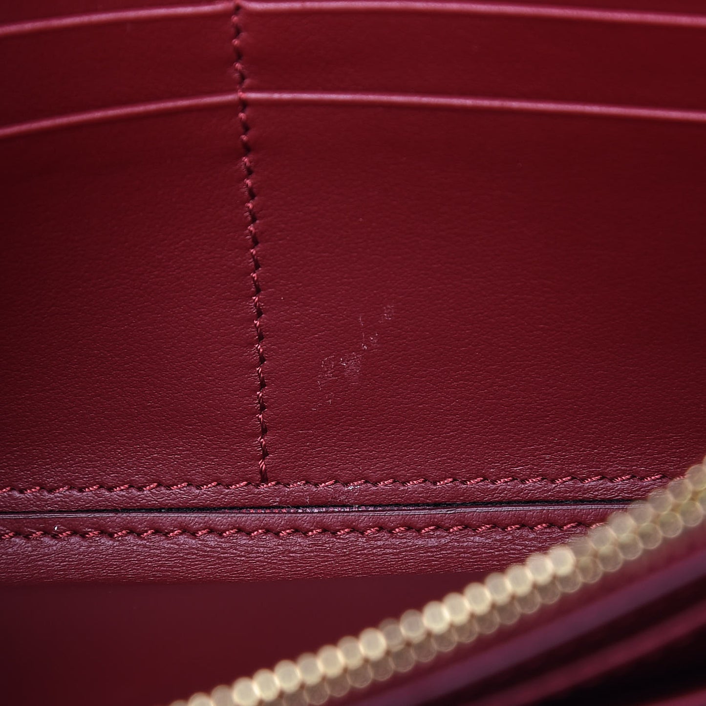 Grainy Calfskin Henley Wallet On Chain Burgundy