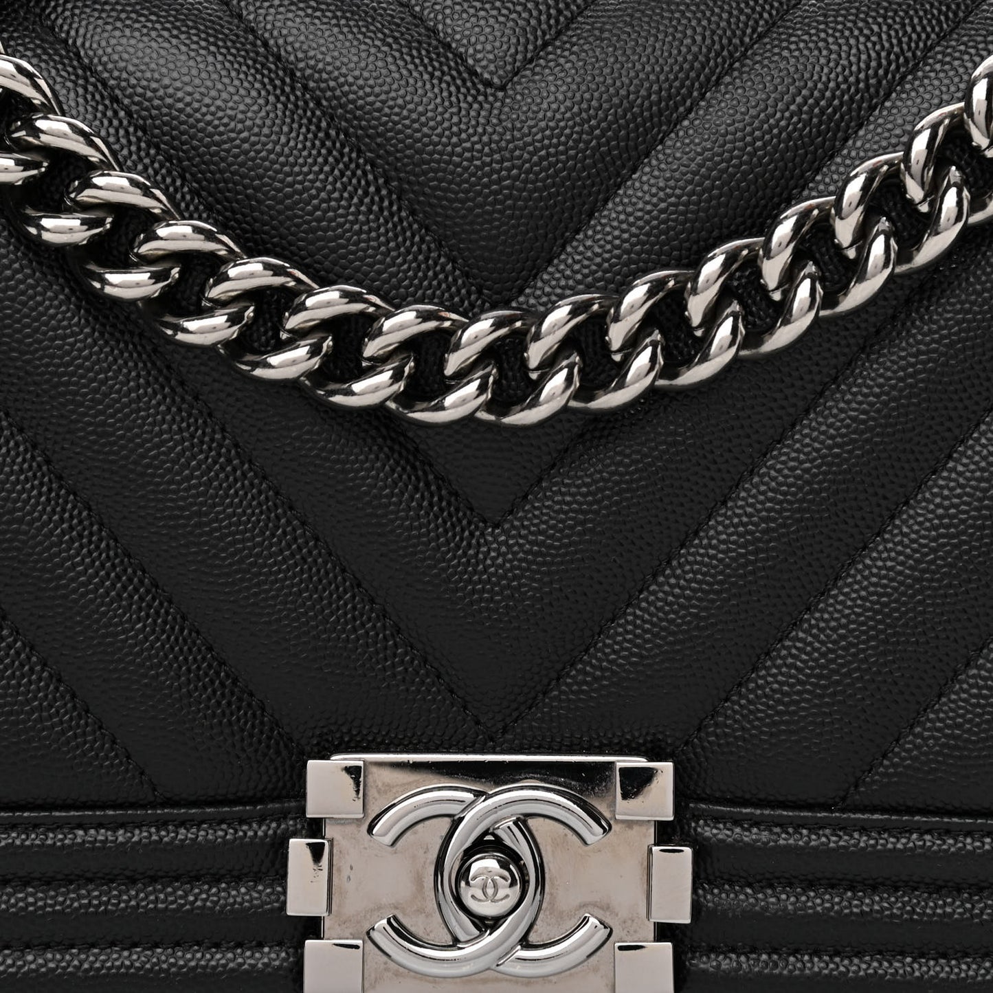 Caviar Chevron Quilted Medium Boy Flap Black