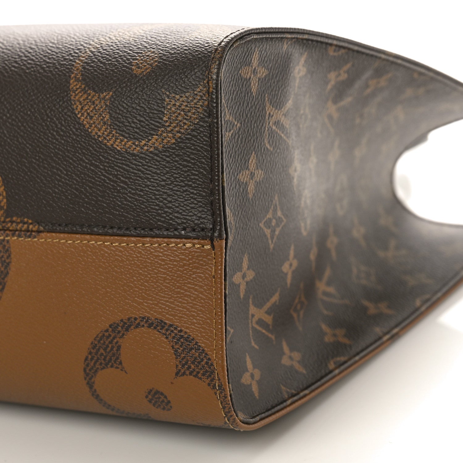 Louis Vuitton Reverse Monogram Giant Onthego MM 8 of 8