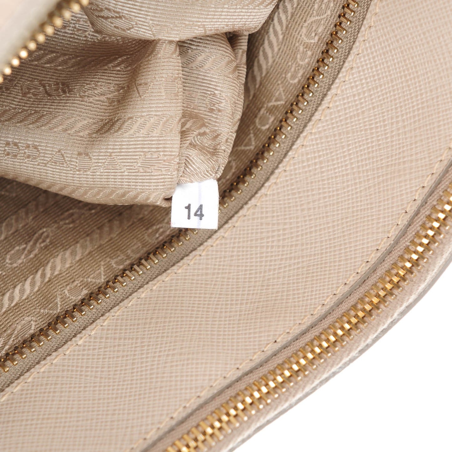 Saffiano Medium Galleria Double Zip Tote Pomice