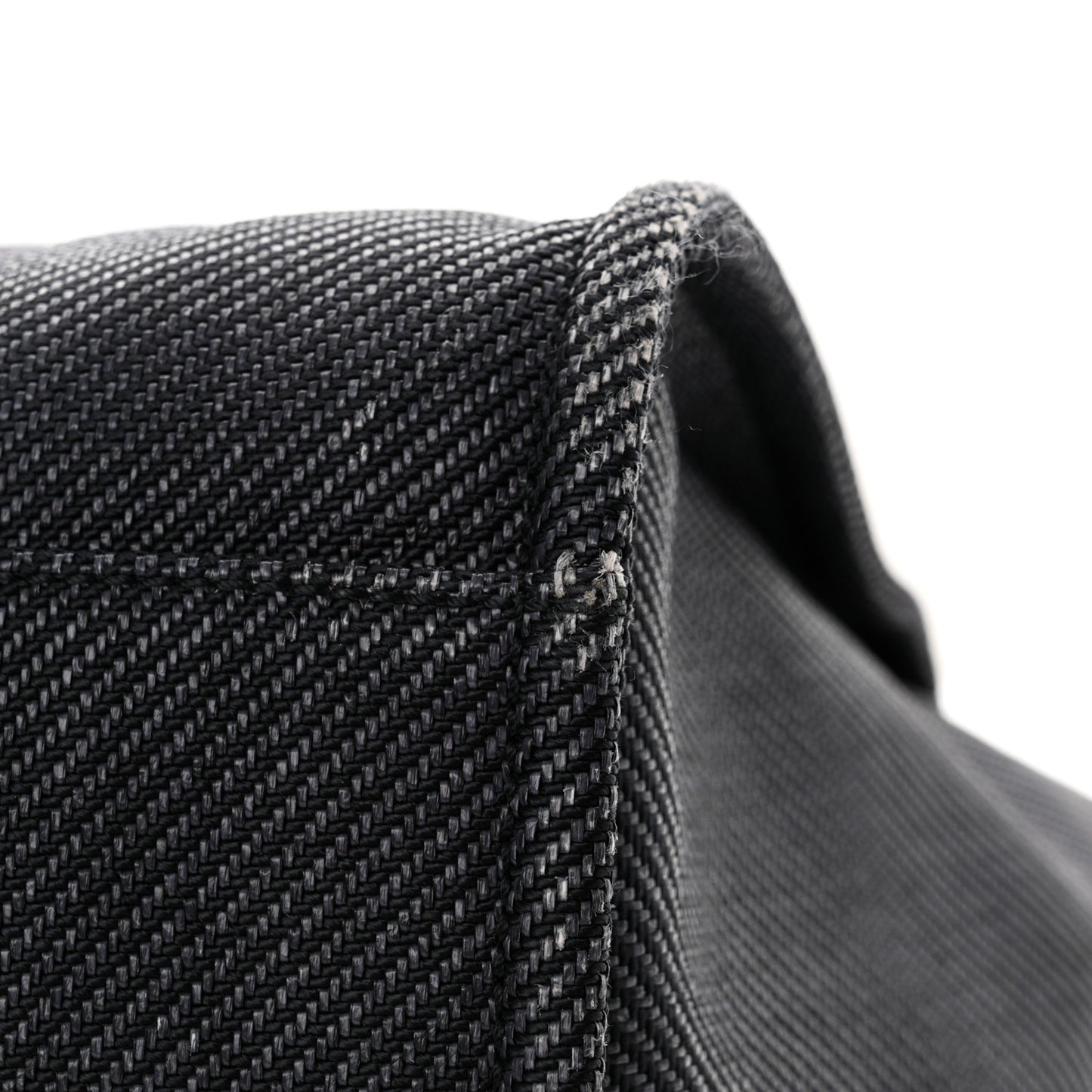 Mixed Fibers Calfskin Medium Deauville Black