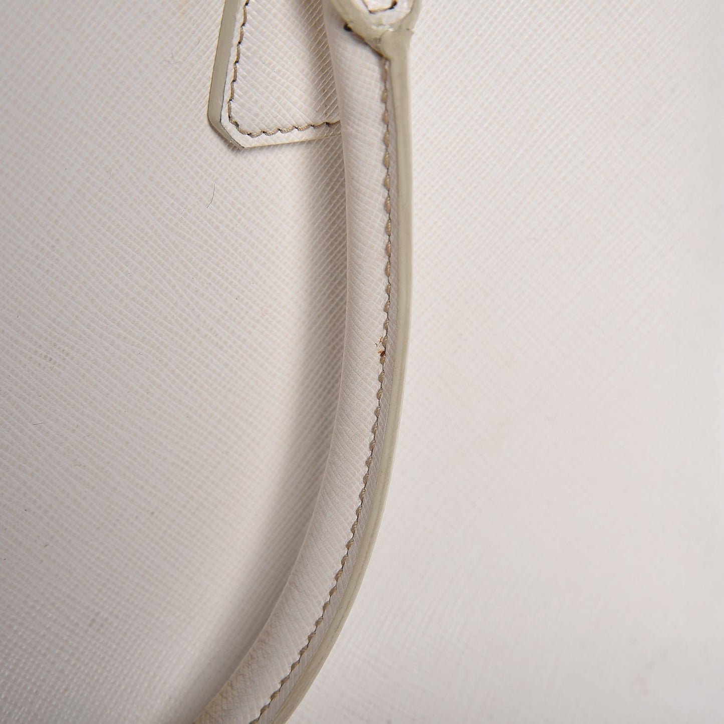Saffiano Lux Medium Tote Talco