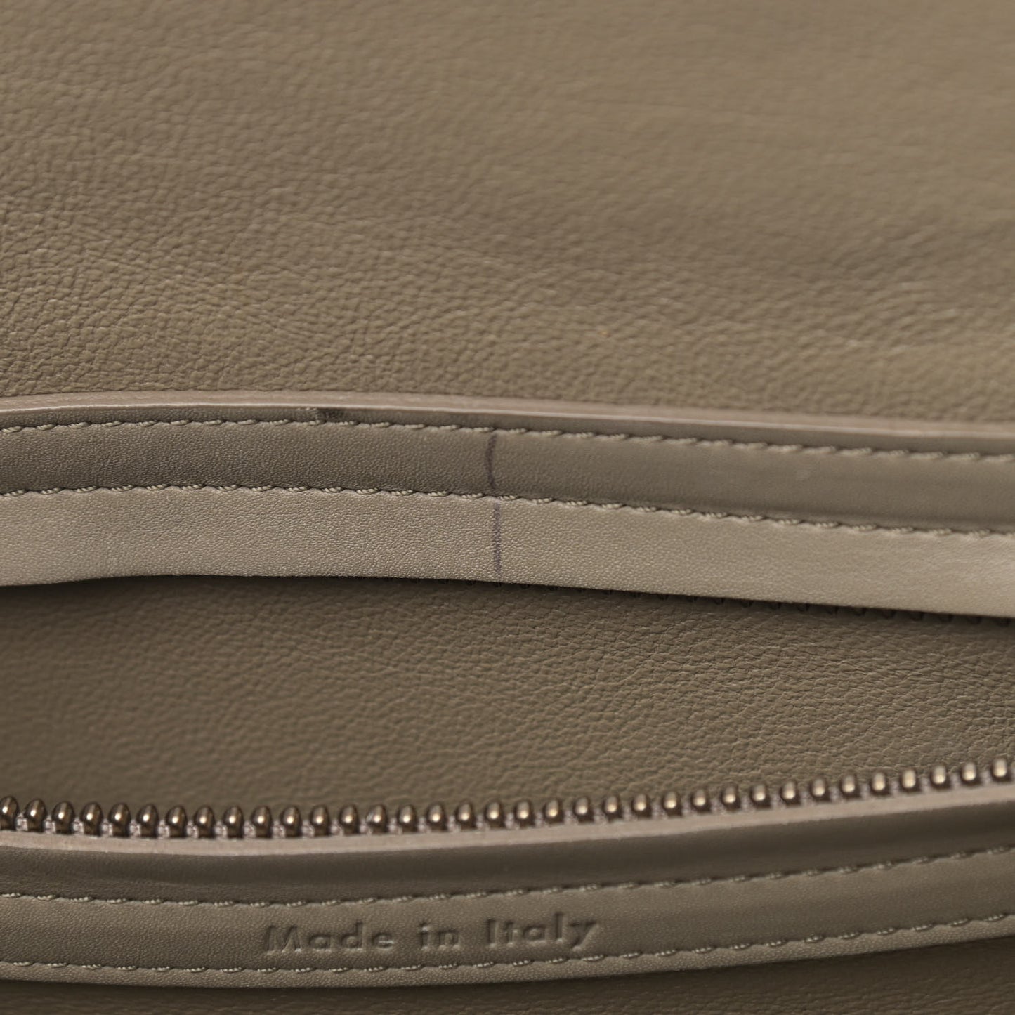 Crocodile Embossed Nubuck Medium Phantom Luggage Beige