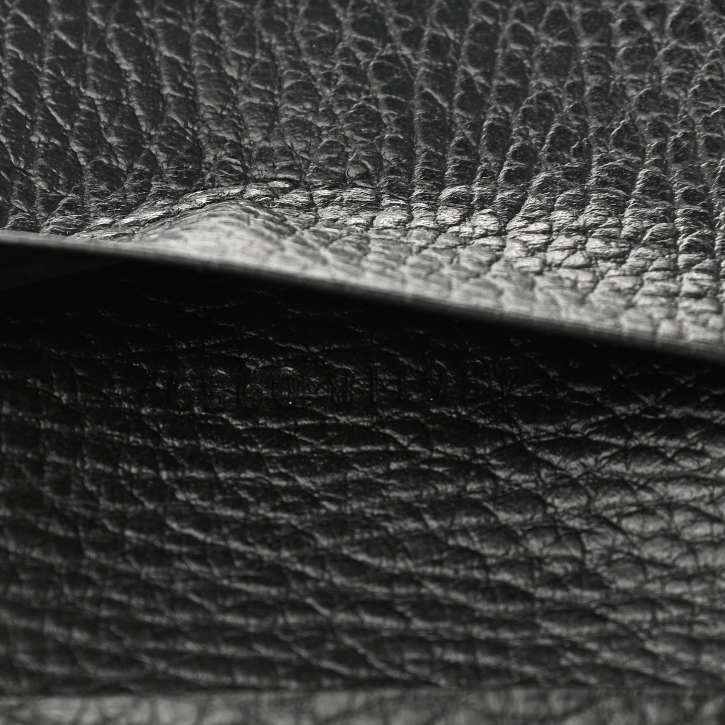 Pebbled Calfskin GG Marmont 6 Key Holder Black