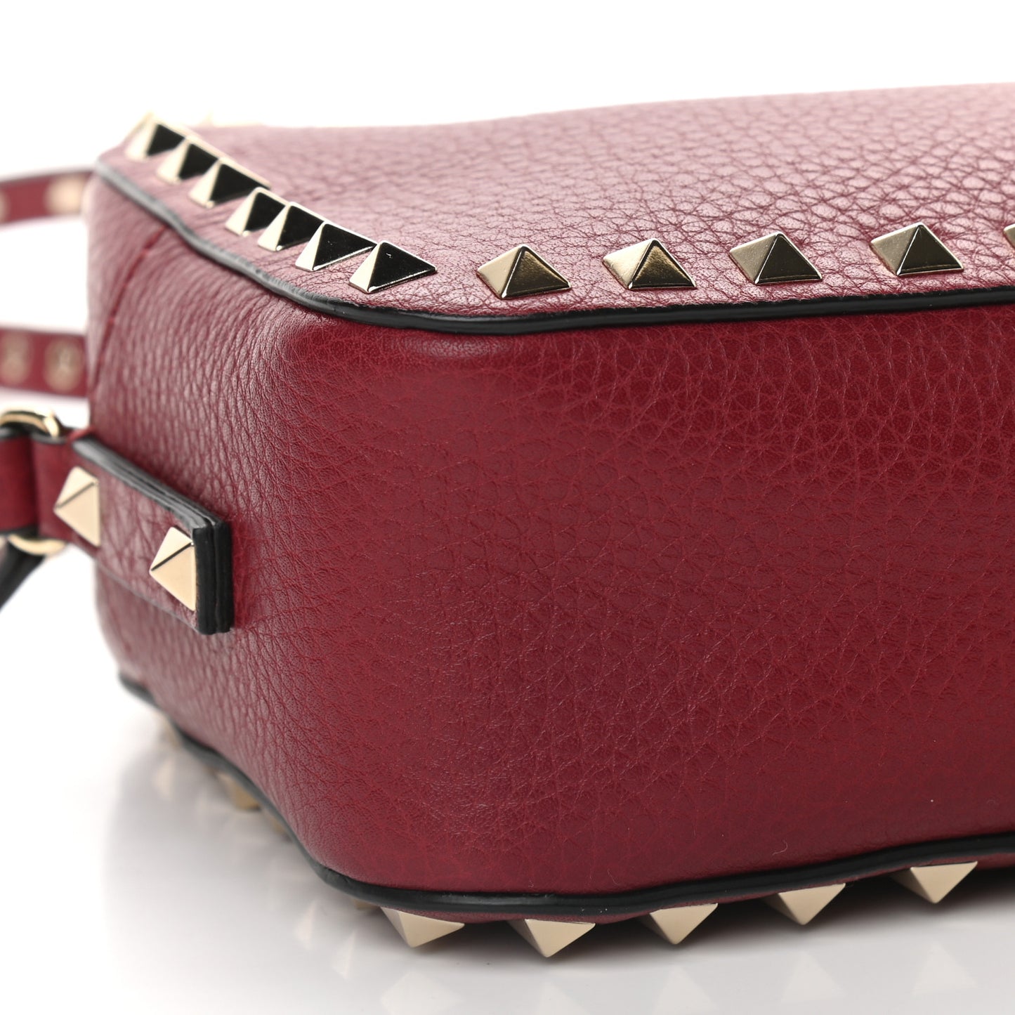 Pebbled Calfskin Rockstud Camera Crossbody Bag Rubino