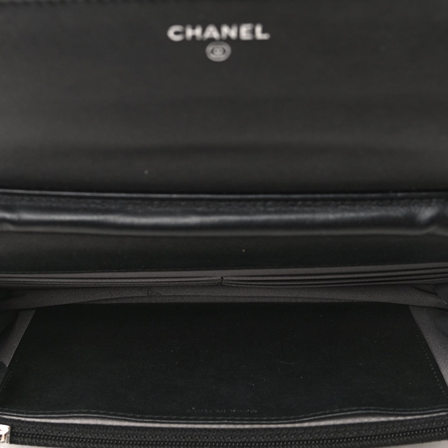 Vinyl Lipstick Wallet On Chain WOC Black